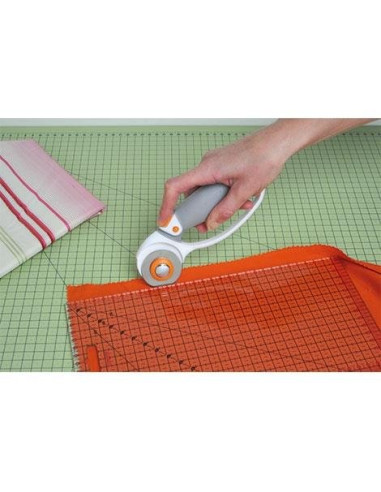 Cutter rotatorio fiscars, Lia Griffith