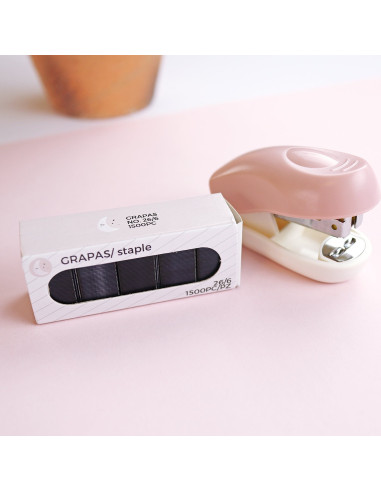 Grapadora con grapas, Alúa Cid