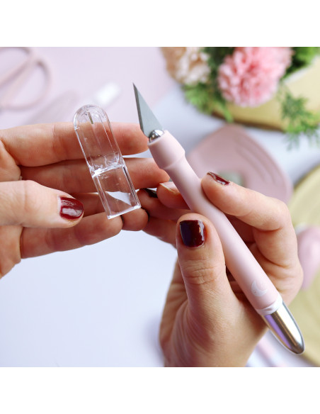 Cúter de precisión Deluxe, Alúa Cid