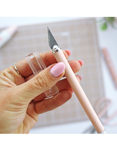 Cúter precisión rosa Alúa Cid