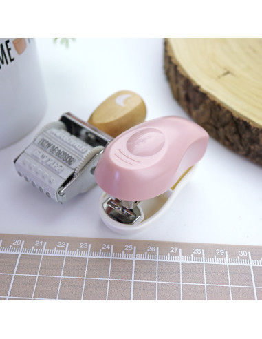 Grapadora con grapas, de Alúa Cid