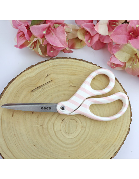 Tijera de costura, de Alúa Cid