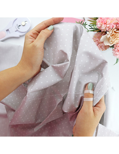 Tela Corazones gris, de Pequeño Panda