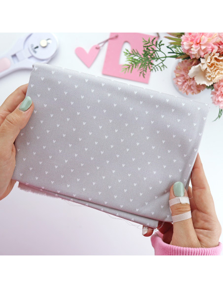 Tela Corazones gris, de Pequeño Panda