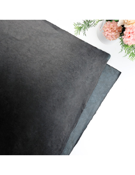 Papel hecho a mano color Negro 32x45 cm