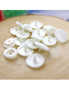 Broches plásticos de presión Crema 2