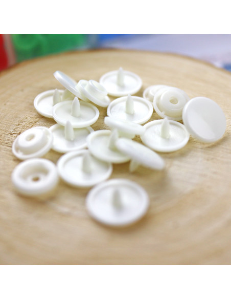 Broches plásticos de presión Crema