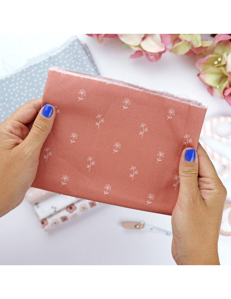 Tela Margaritas Burdeos, Patio de Alúa Cid